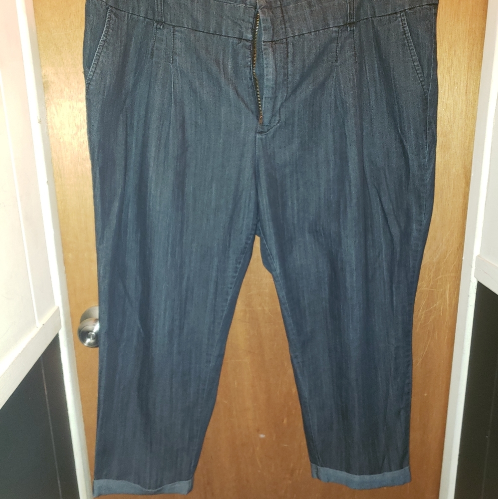 Forever 21+ lightweight Jean Capris 20